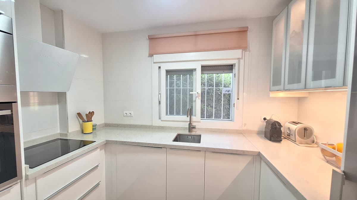 Middle Floor Apartment in Estepona — photo 7 of 10