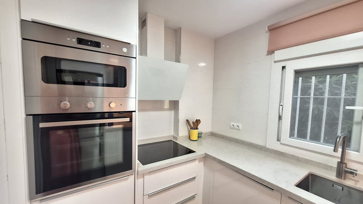 Middle Floor Apartment in Estepona — photo 8 of 10