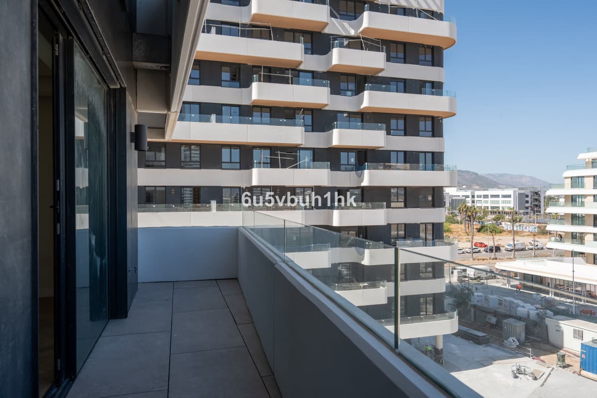 Middle Floor Apartment in Málaga — photo 5 of 10