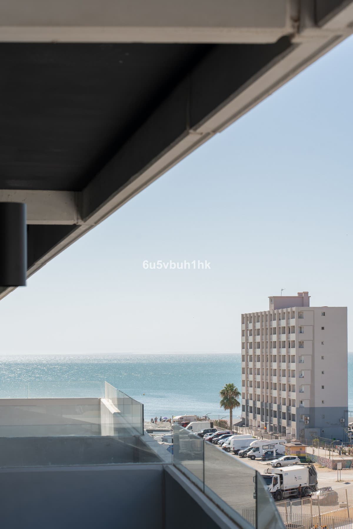 Middle Floor Apartment in Málaga — photo 7 of 10