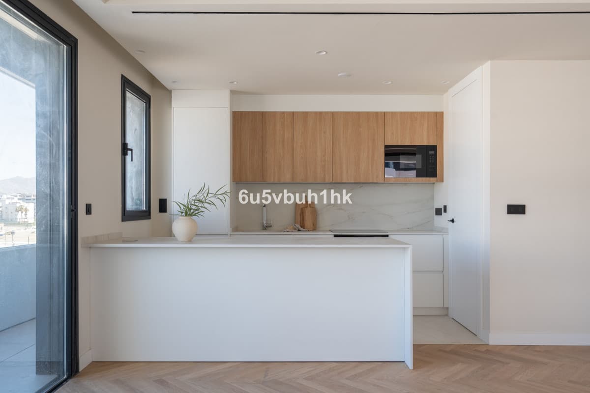 Middle Floor Apartment in Málaga — photo 8 of 10