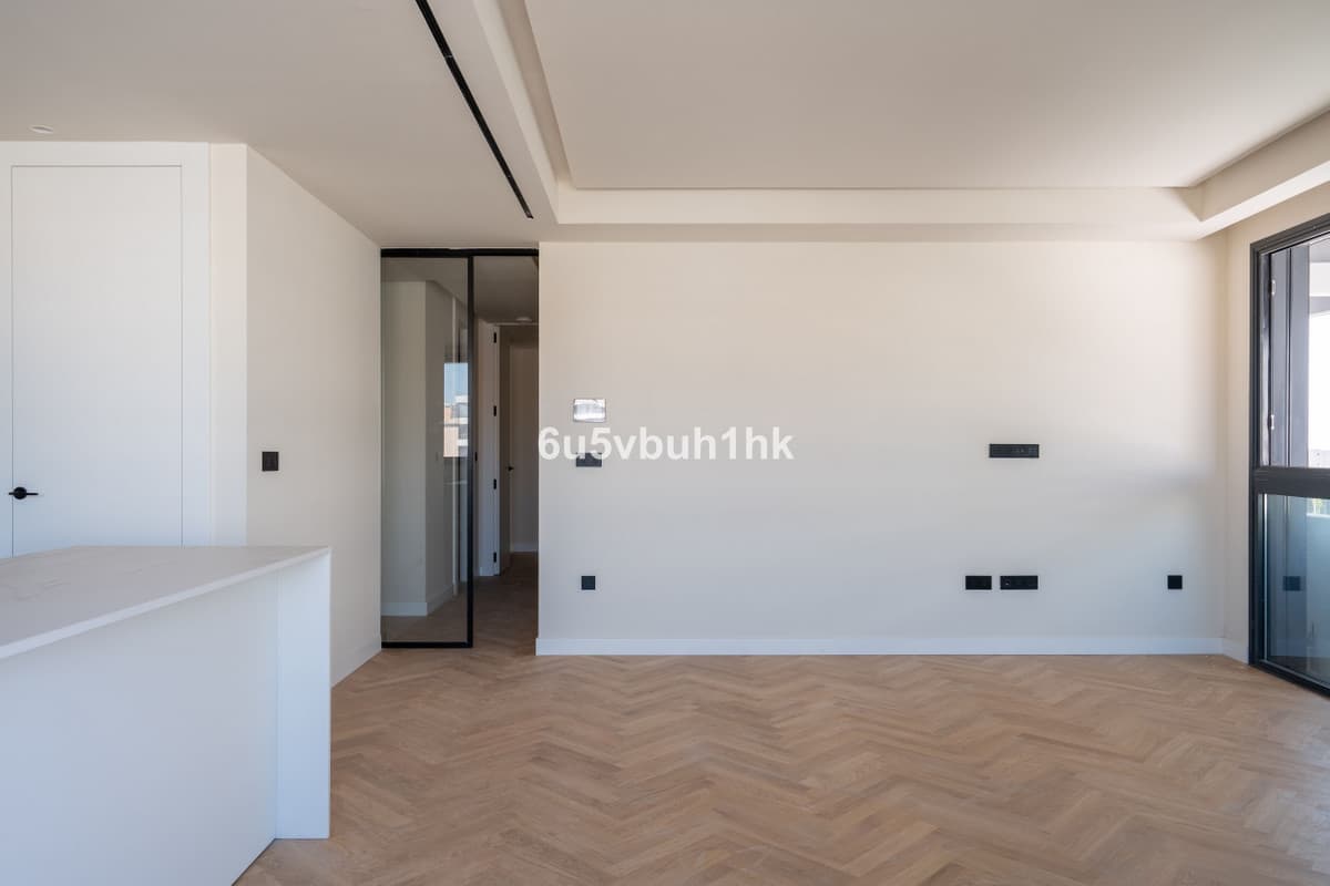 Middle Floor Apartment in Málaga — photo 9 of 10