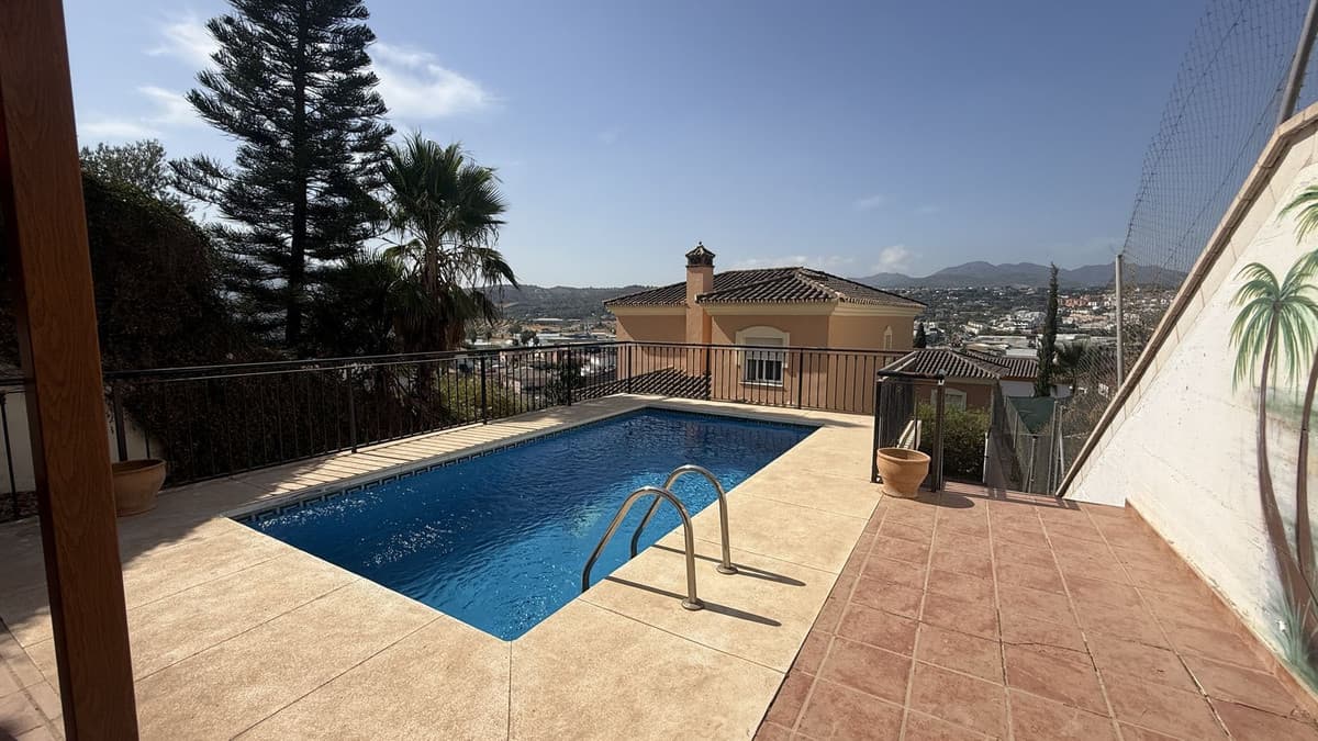 Detached Villa in Coín — photo 2 of 10