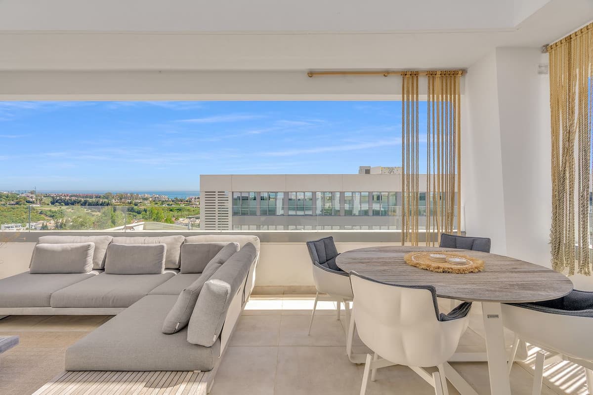 Top Floor Apartment in Estepona — photo 2 of 10