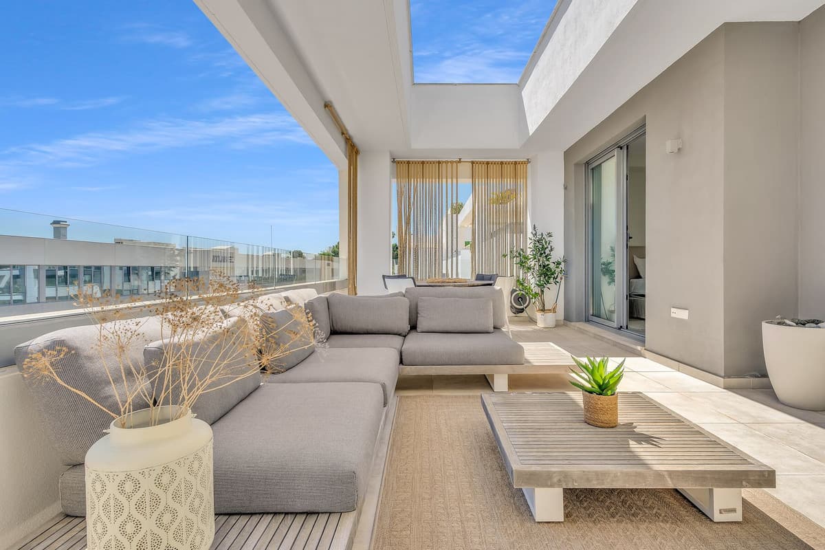 Top Floor Apartment in Estepona — photo 3 of 10