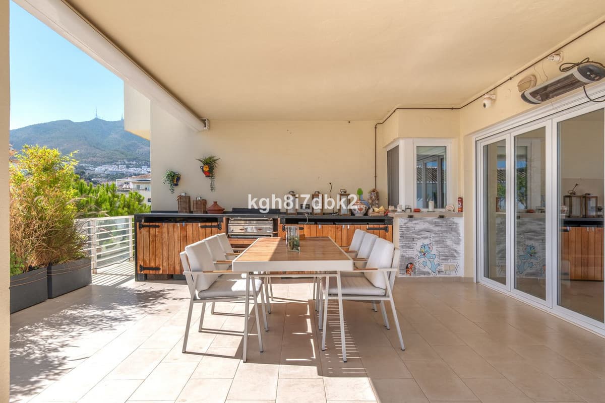 Middle Floor Apartment in Benalmadena — photo 4 of 10