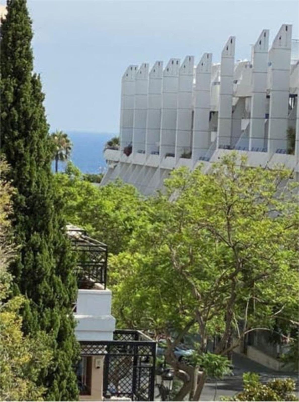 Middle Floor Apartment in Marbella — photo 2 of 5
