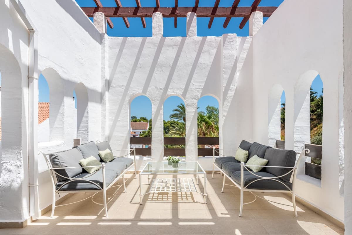 Middle Floor Apartment in Nueva Andalucía — photo 5 of 10