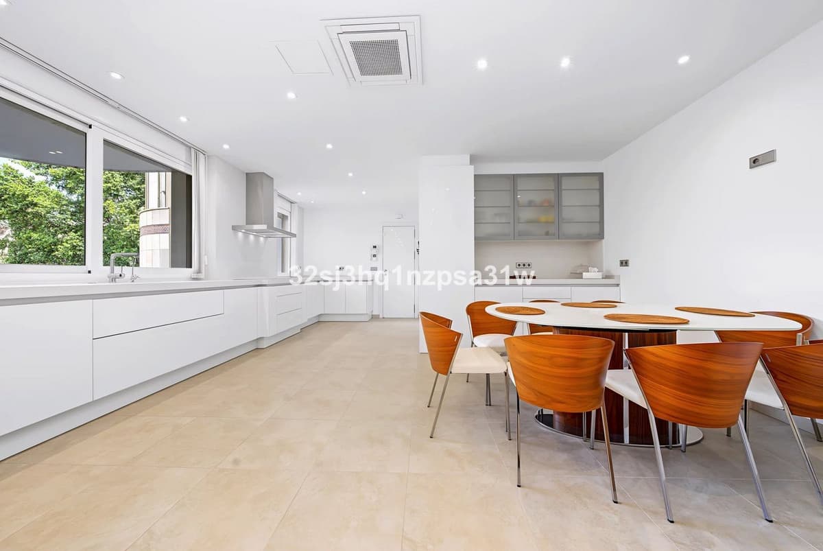 Middle Floor Apartment in Puerto Banús — photo 7 of 10