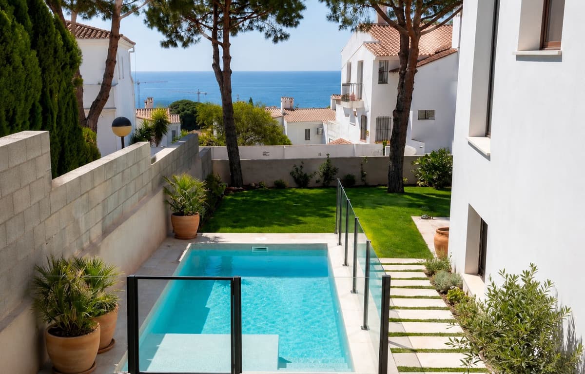 Semi-Detached House in Manilva — photo 1 of 10