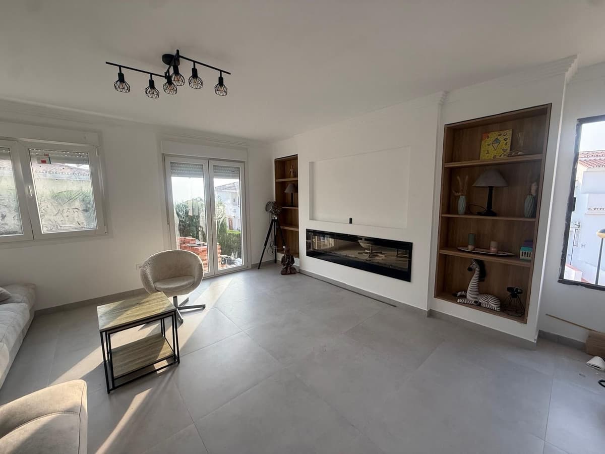 Semi-Detached House in Manilva — photo 3 of 10