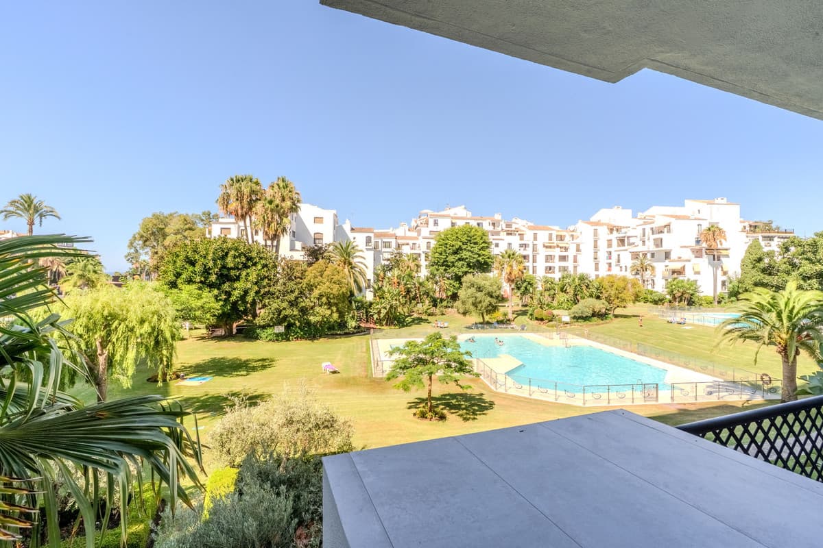 Middle Floor Apartment in Puerto Banús — photo 7 of 10
