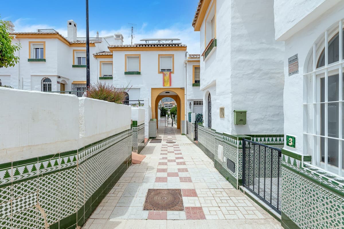 Townhouse in La Colina — photo 4 of 10