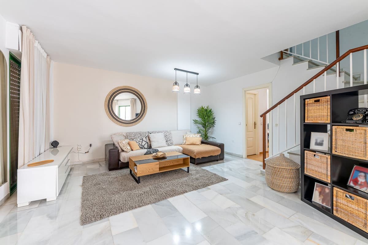 Townhouse in La Colina — photo 6 of 10