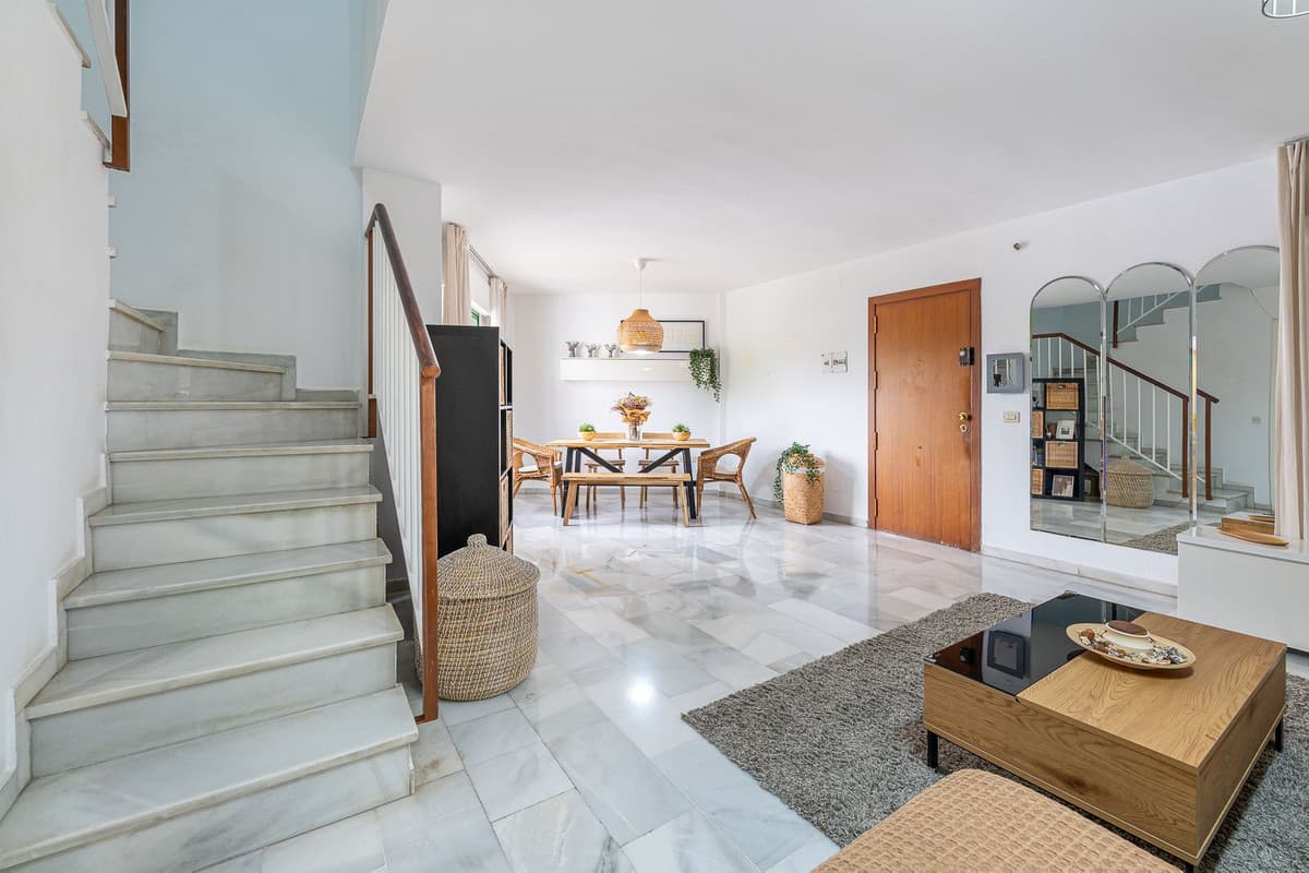 Townhouse in La Colina — photo 8 of 10