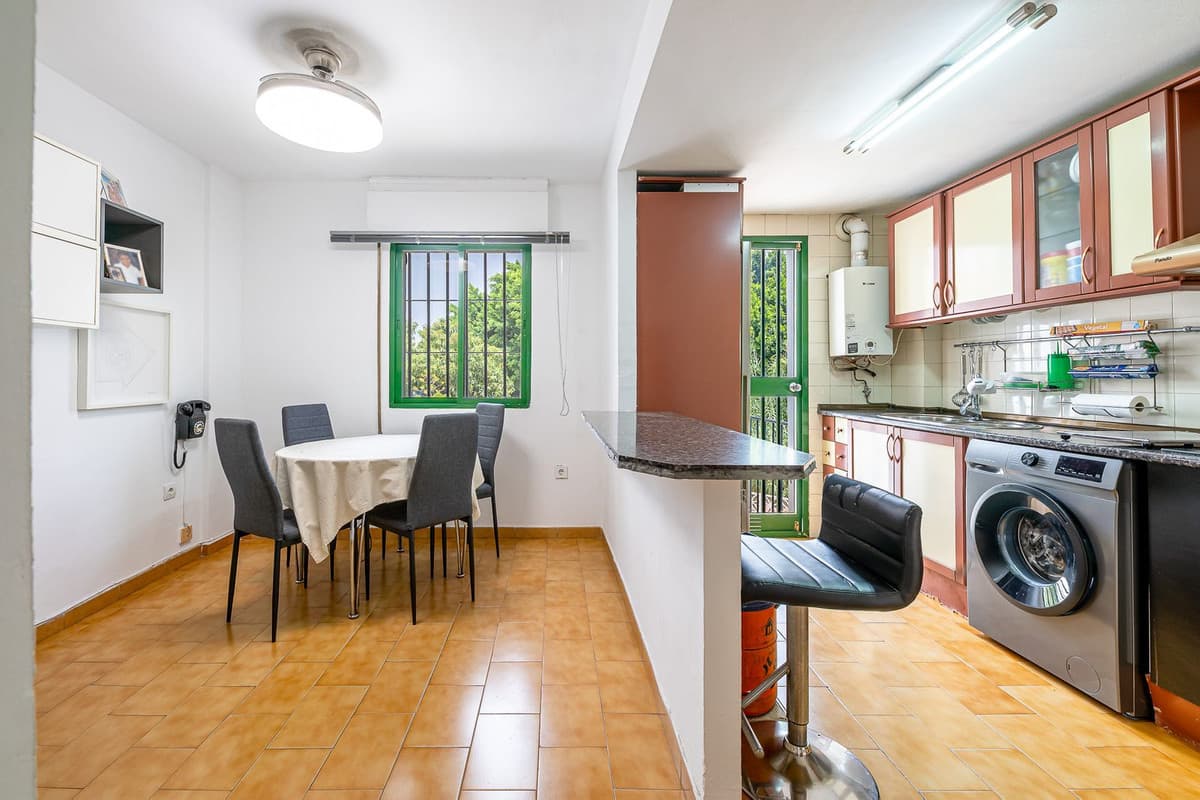 Townhouse in La Colina — photo 9 of 10