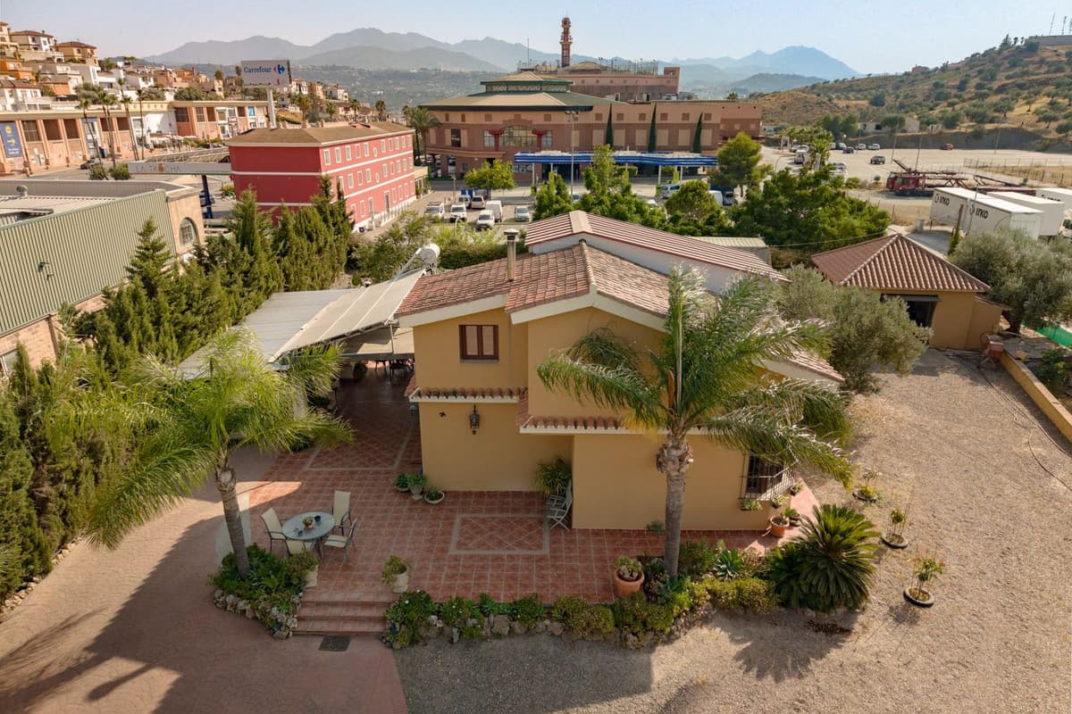 Detached Villa in Coín — photo 1 of 10