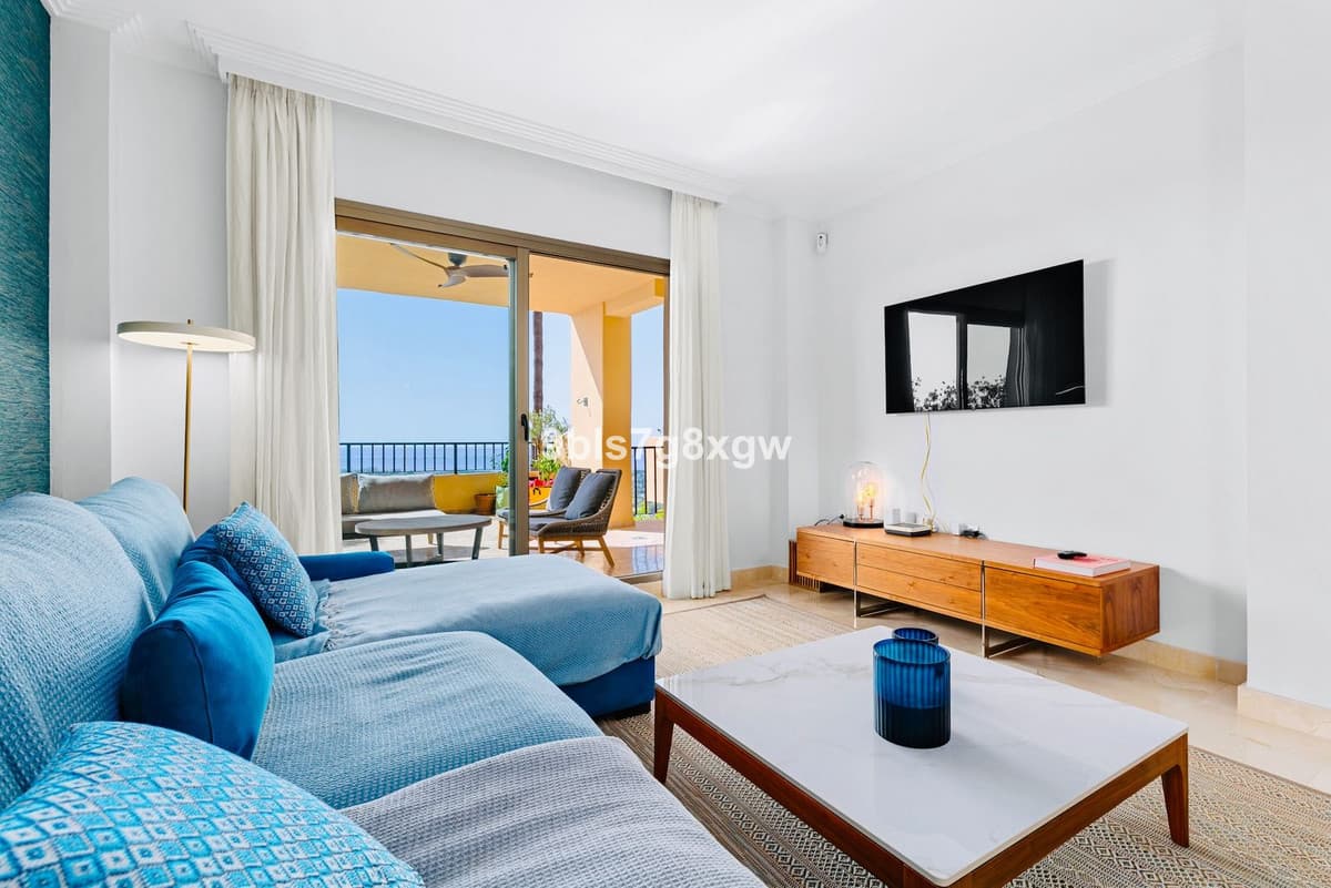 Middle Floor Apartment in Benahavís — photo 7 of 10
