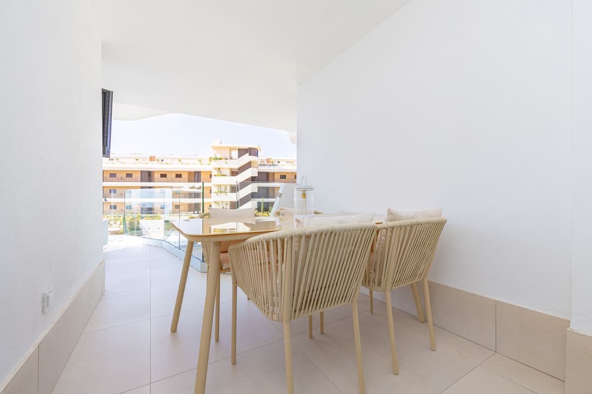 Middle Floor Apartment in Fuengirola — photo 3 of 10
