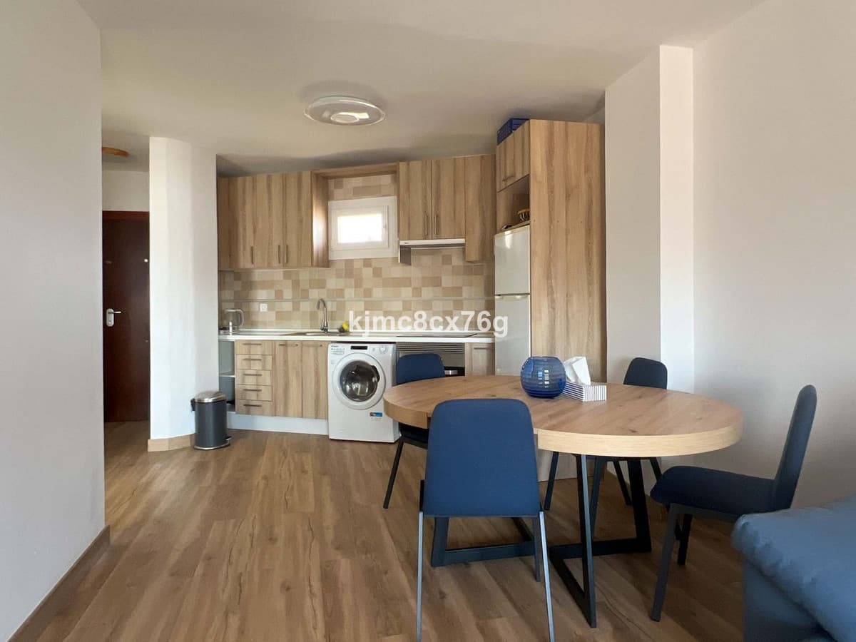 Middle Floor Apartment in Torremolinos — photo 4 of 10