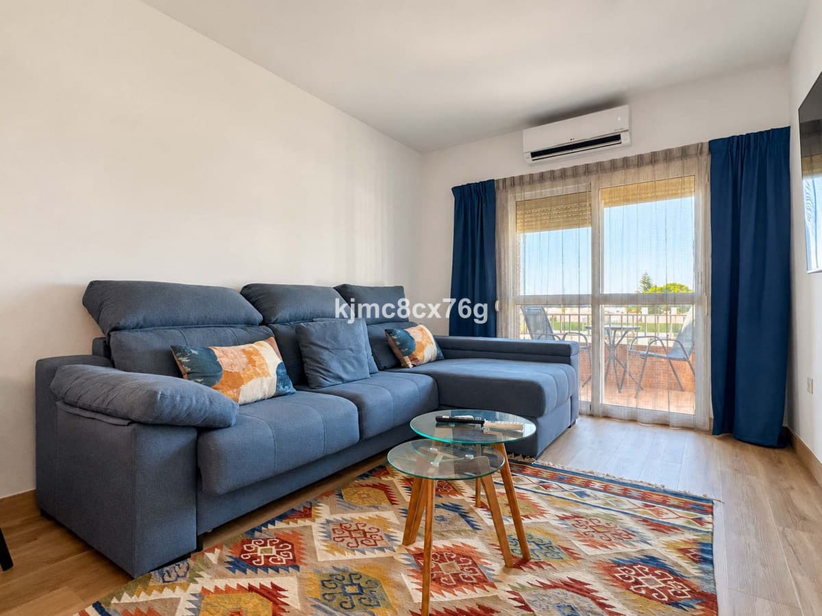 Middle Floor Apartment in Torremolinos — photo 7 of 10