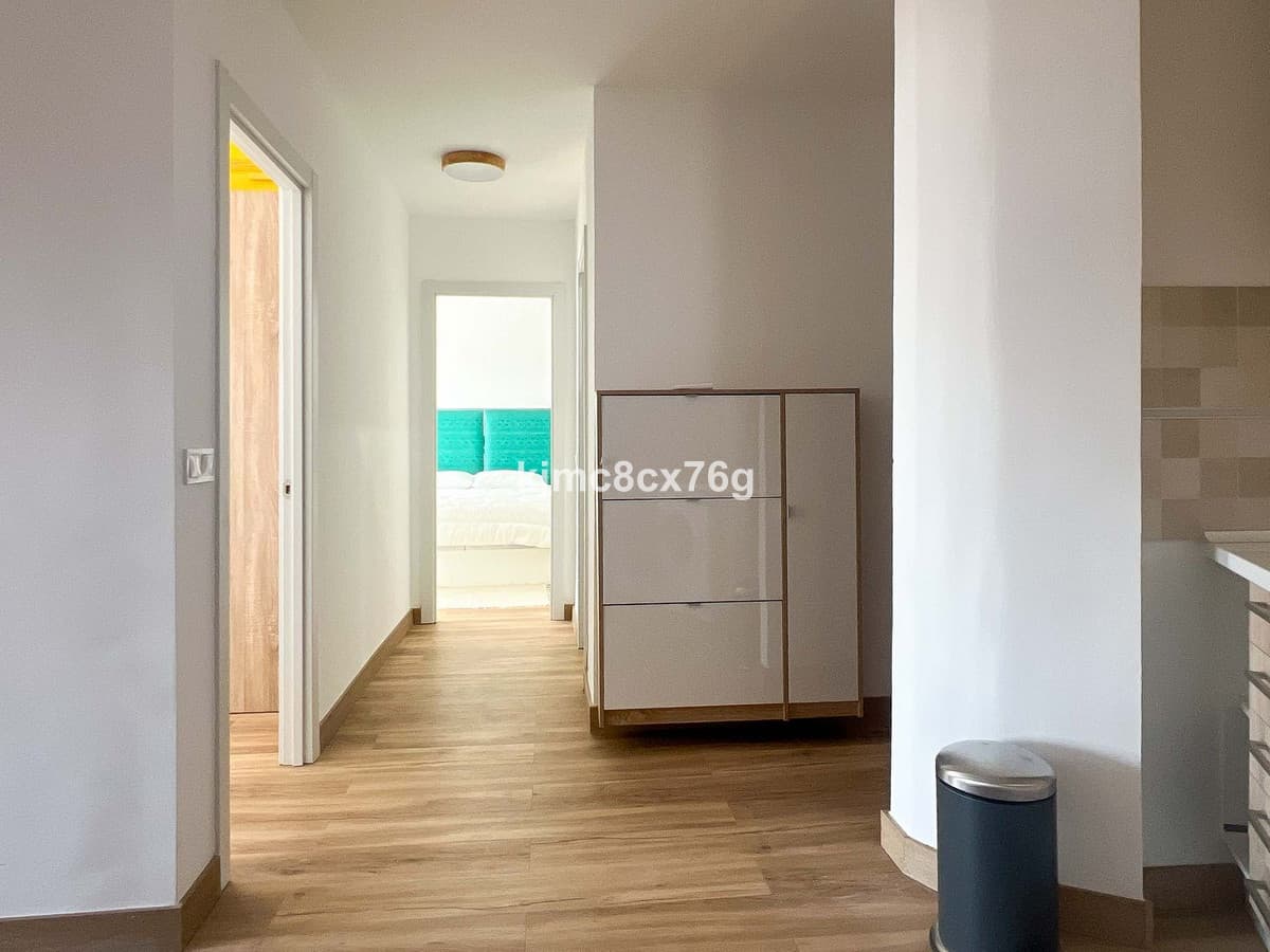 Middle Floor Apartment in Torremolinos — photo 10 of 10