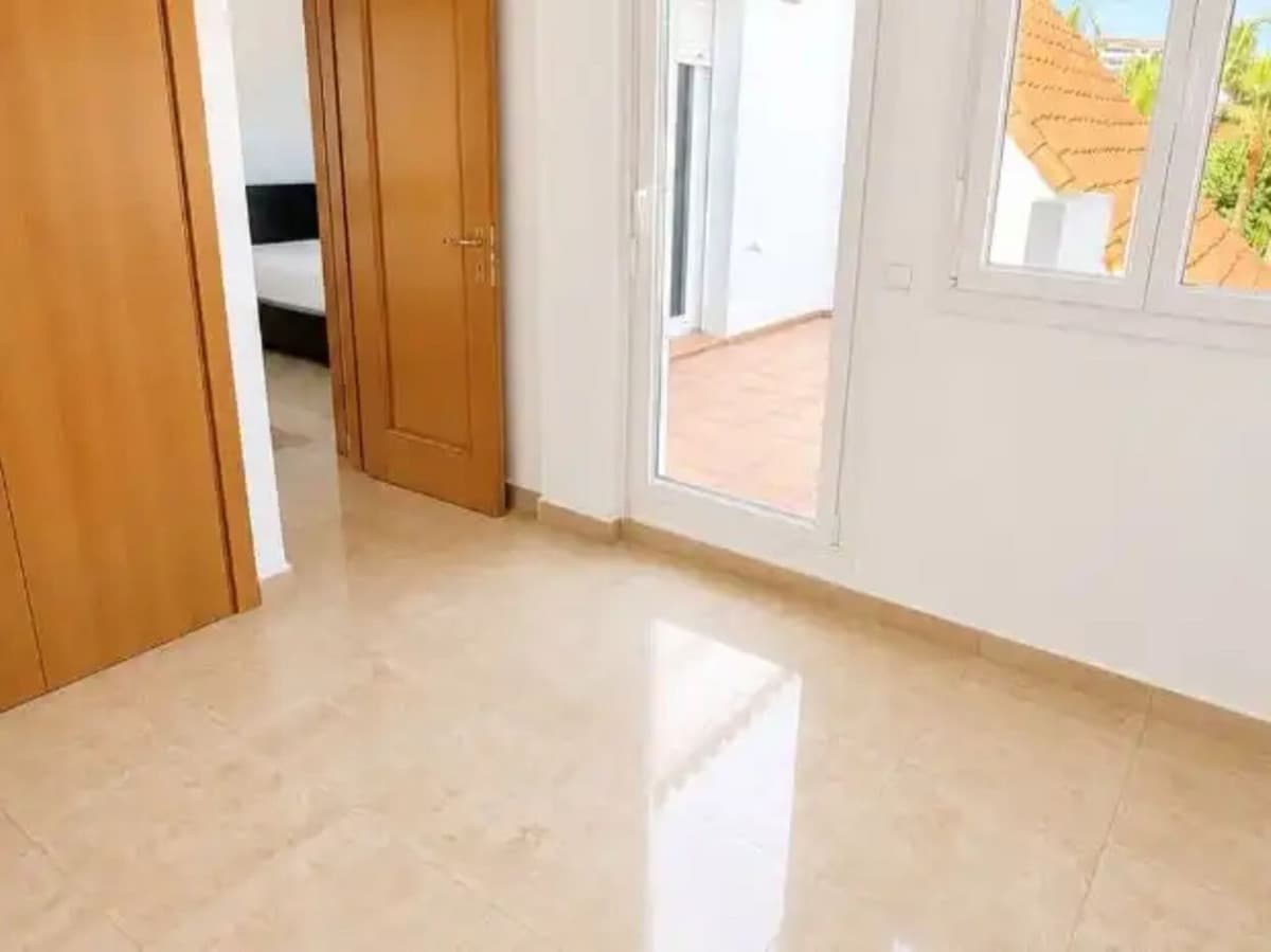Penthouse Duplex in La Duquesa — photo 7 of 10