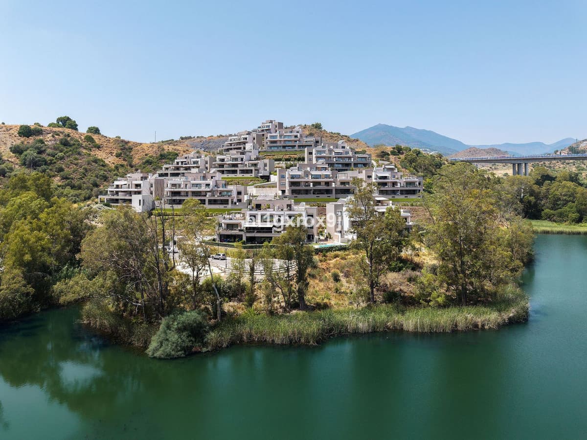 Penthouse in Nueva Andalucía — photo 1 of 10