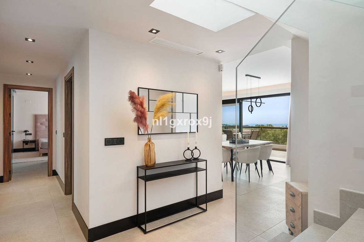 Penthouse in Nueva Andalucía — photo 8 of 10