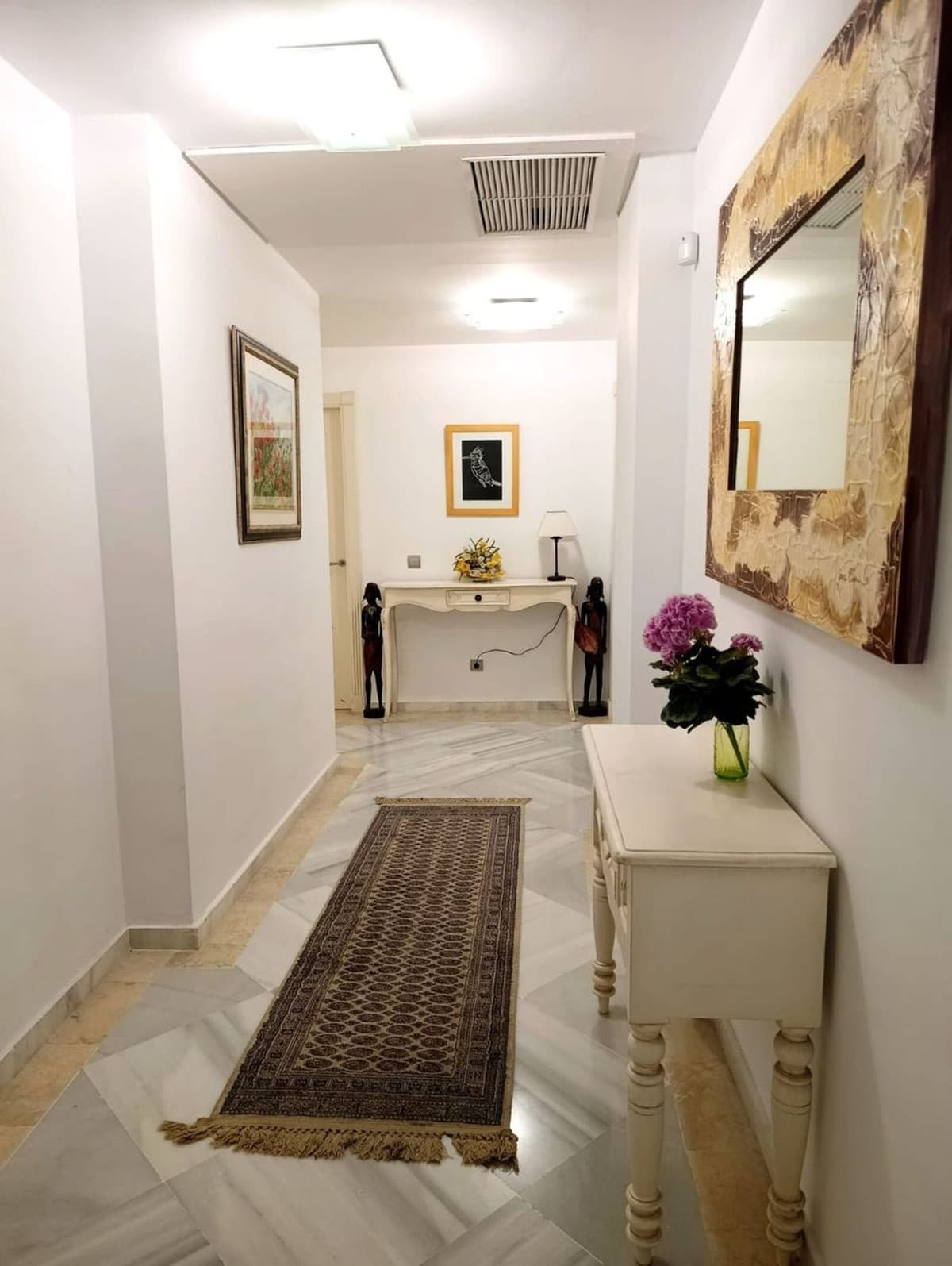 Middle Floor Apartment in Nueva Andalucía — photo 4 of 10
