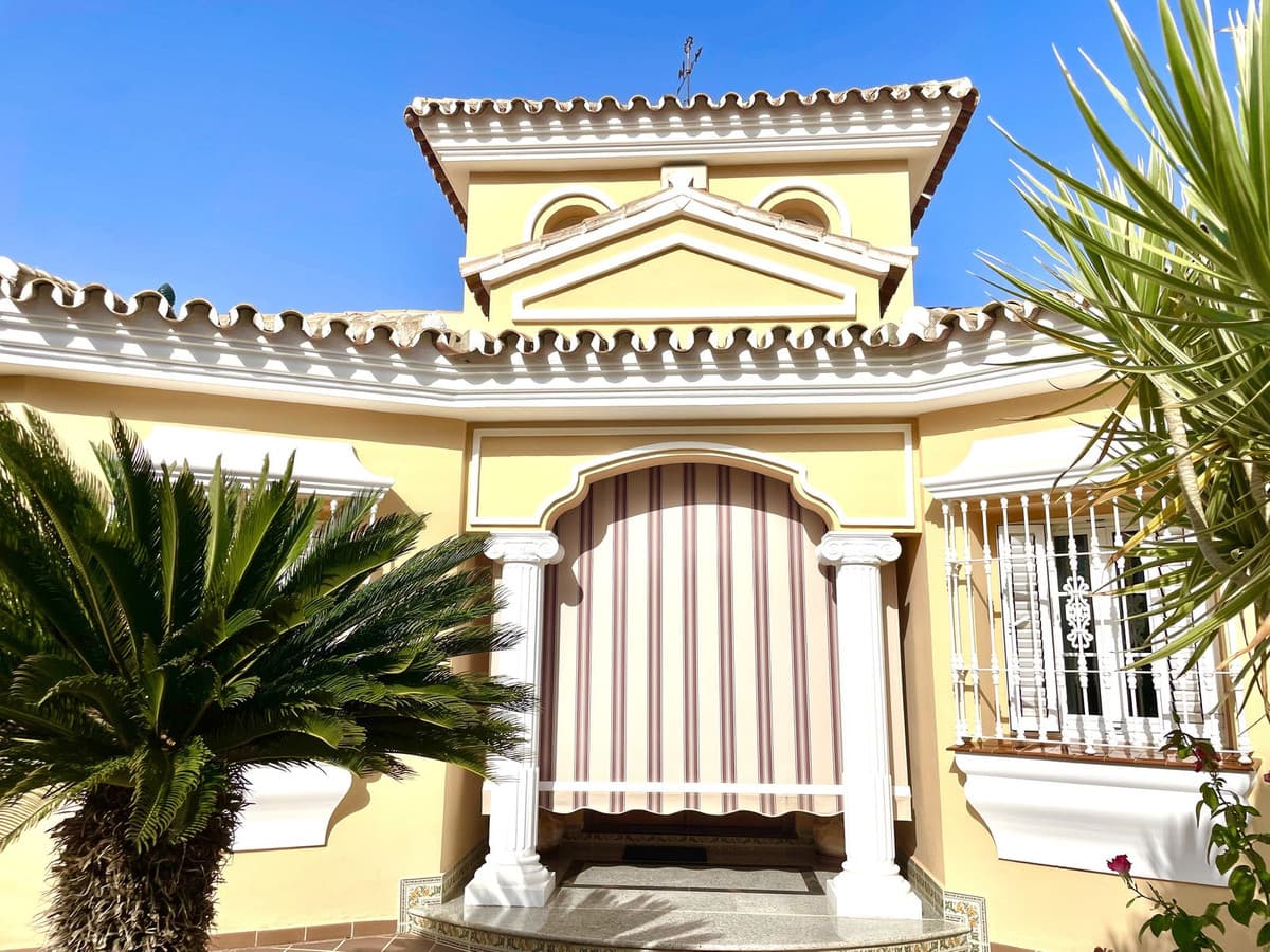 Detached Villa in Las Lagunas — photo 4 of 10