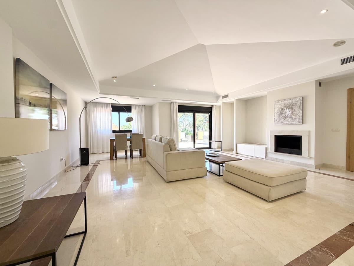 Top Floor Apartment in Puerto Banús — photo 2 of 10
