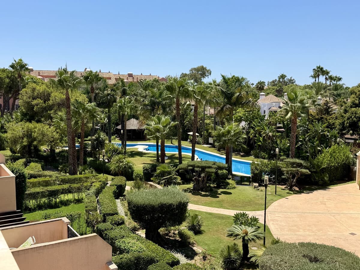Top Floor Apartment in Puerto Banús — photo 1 of 10