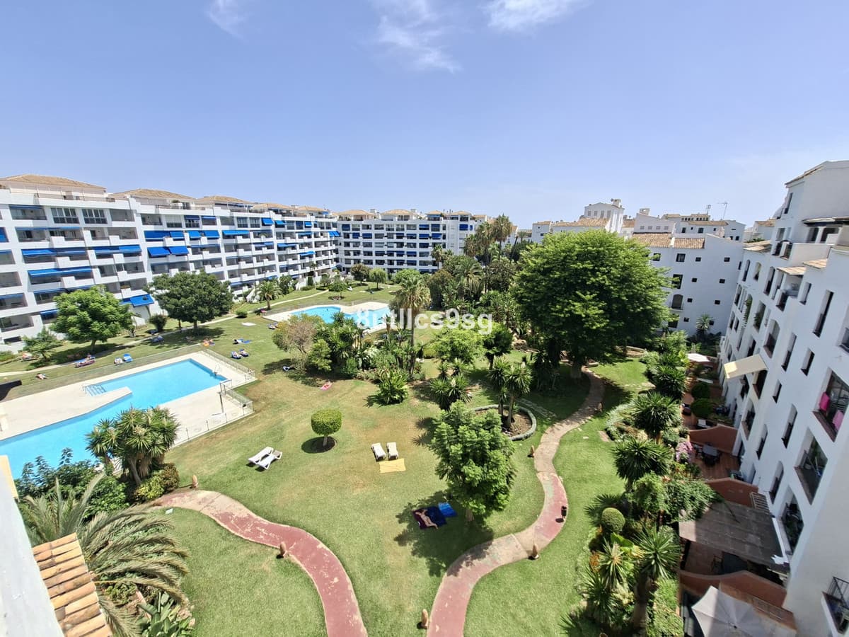 Penthouse in Puerto Banús — photo 1 of 10
