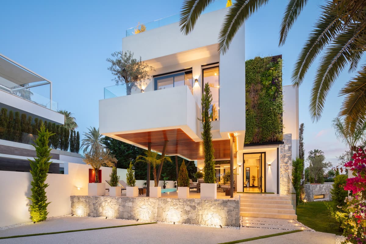 Detached Villa in The Golden Mile — photo 1 of 10