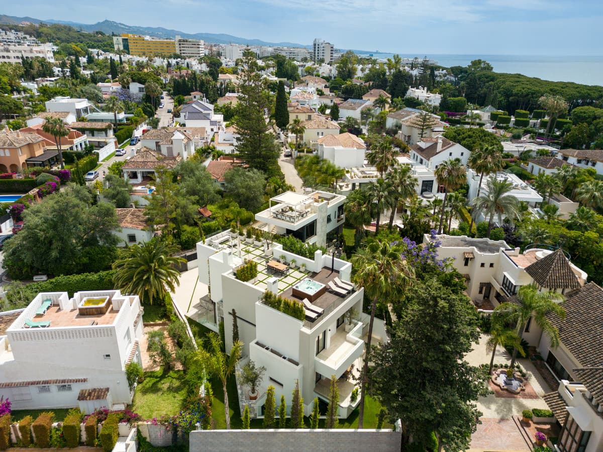 Detached Villa in The Golden Mile — photo 2 of 10
