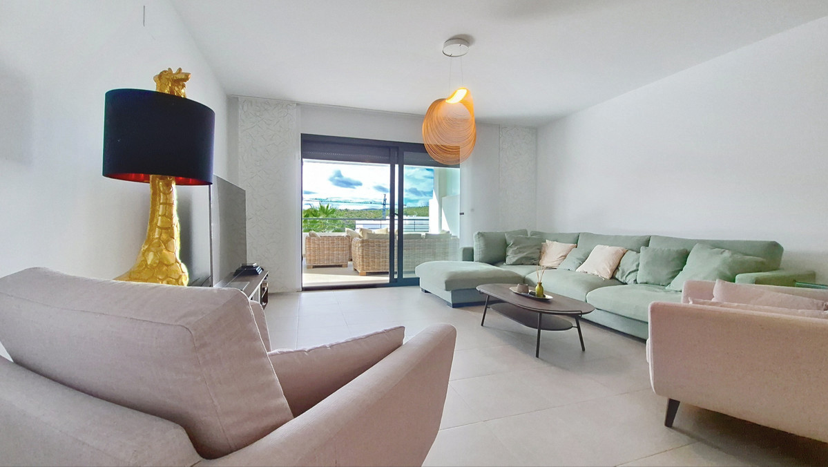 Middle Floor Apartment in Casares — photo 5 of 10