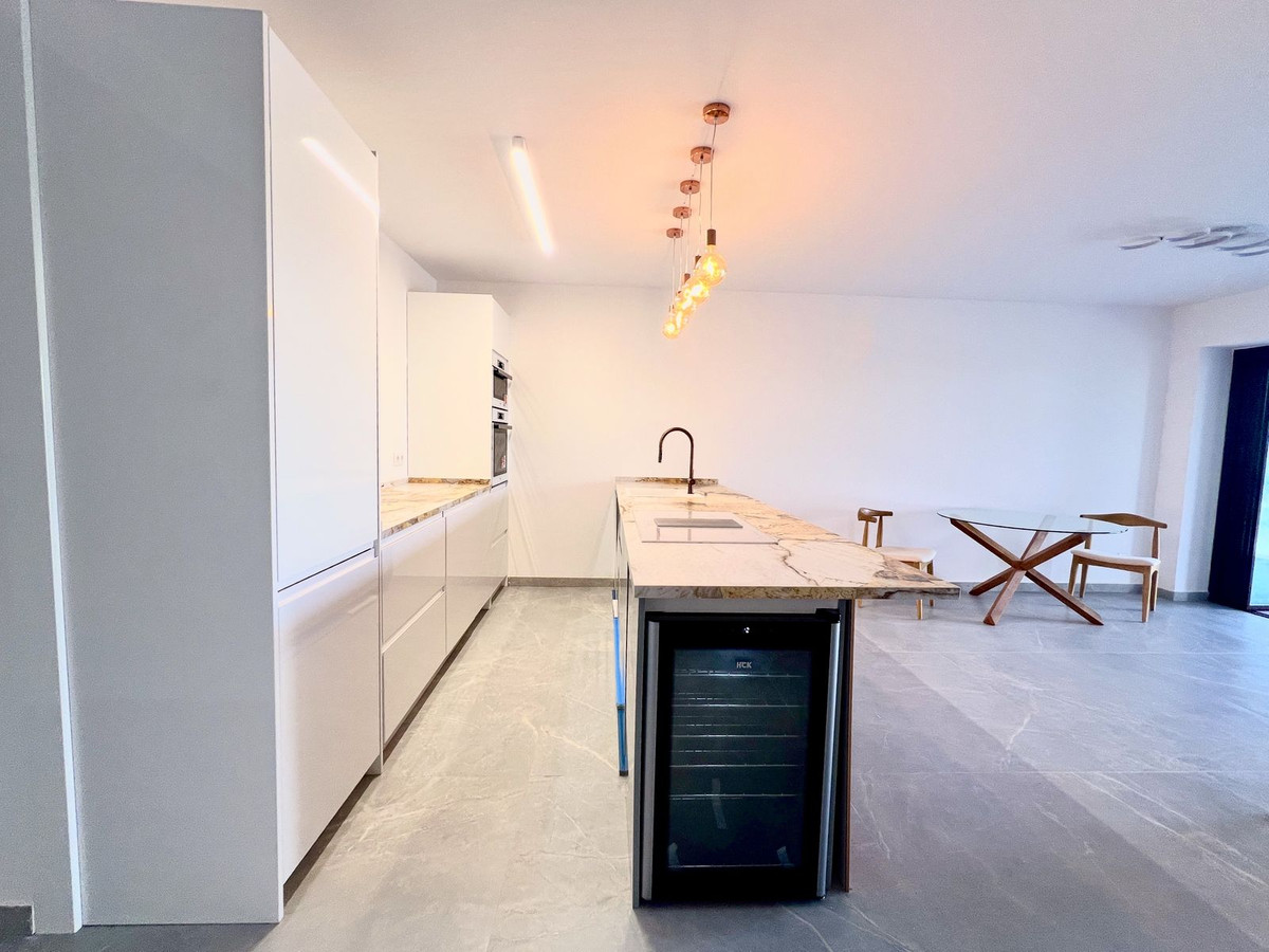Middle Floor Apartment in Sotogrande — photo 3 of 10