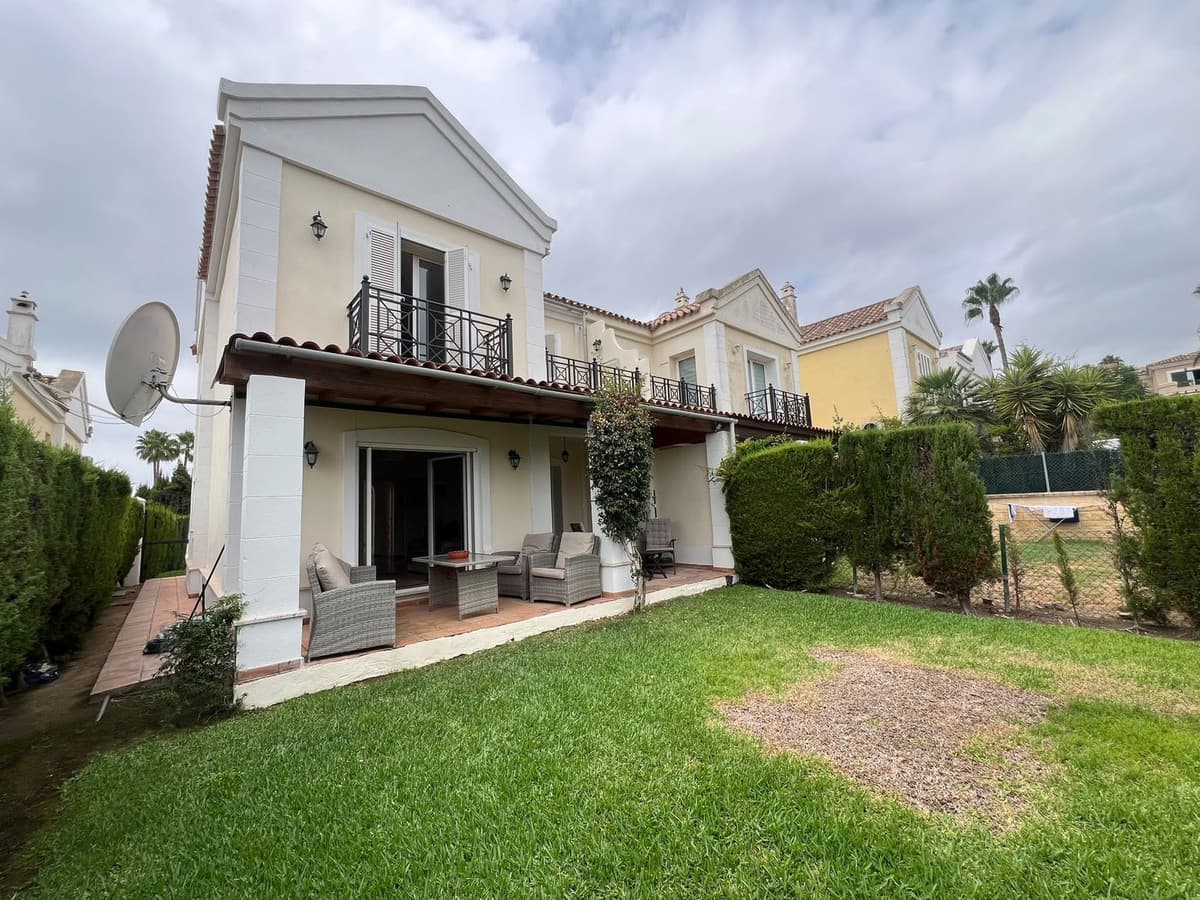 Semi-Detached House in La Alcaidesa — photo 1 of 10