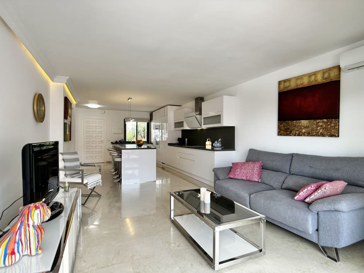 Middle Floor Apartment in Nueva Andalucía — photo 1 of 10