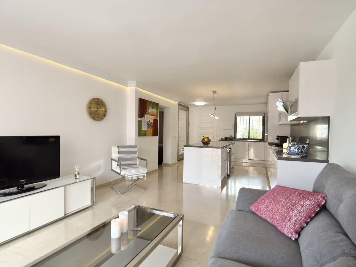 Middle Floor Apartment in Nueva Andalucía — photo 3 of 10