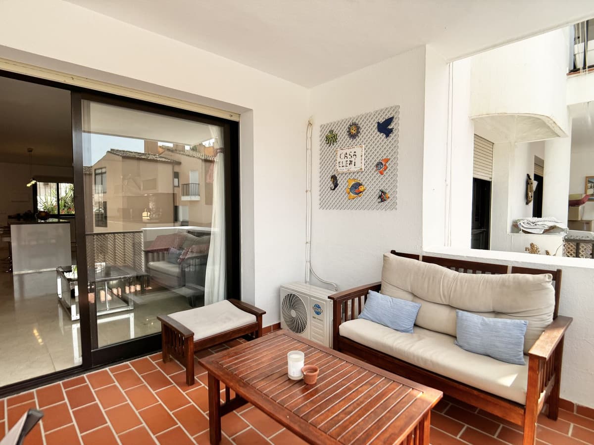 Middle Floor Apartment in Nueva Andalucía — photo 8 of 10