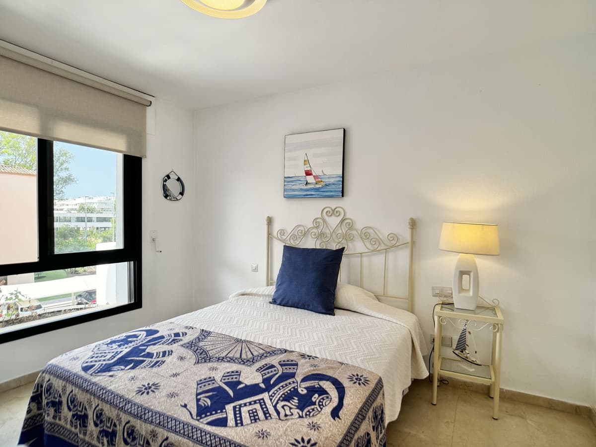 Middle Floor Apartment in Nueva Andalucía — photo 10 of 10