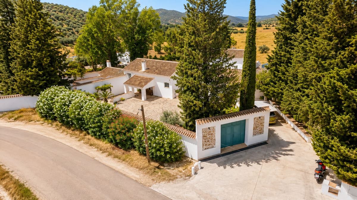 Cortijo in Villanueva del Rosario — photo 1 of 10