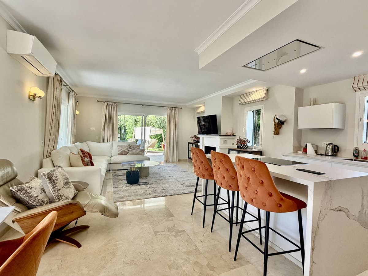 Detached Villa in El Rosario — photo 3 of 10