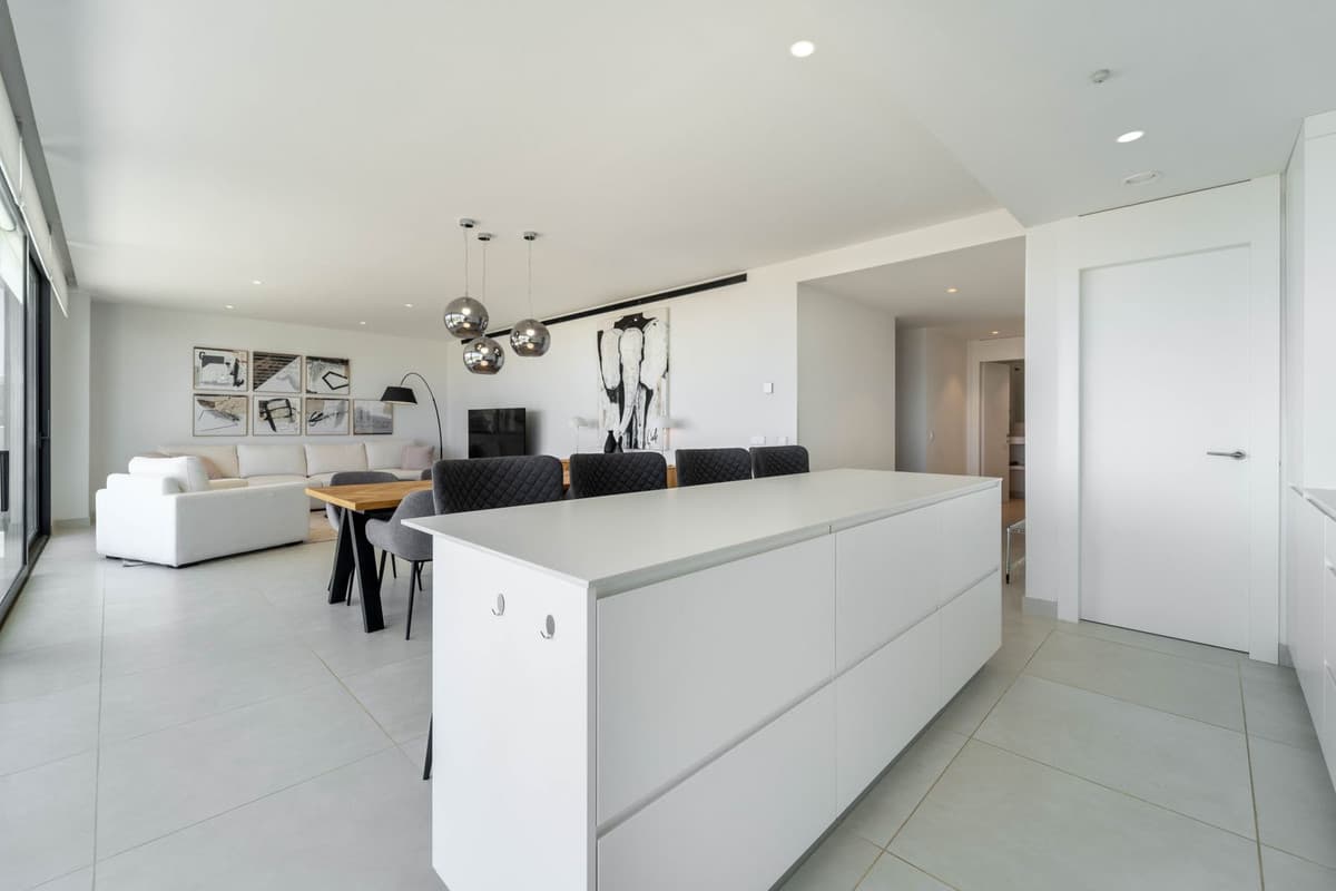 Middle Floor Apartment in Higueron — photo 9 of 10