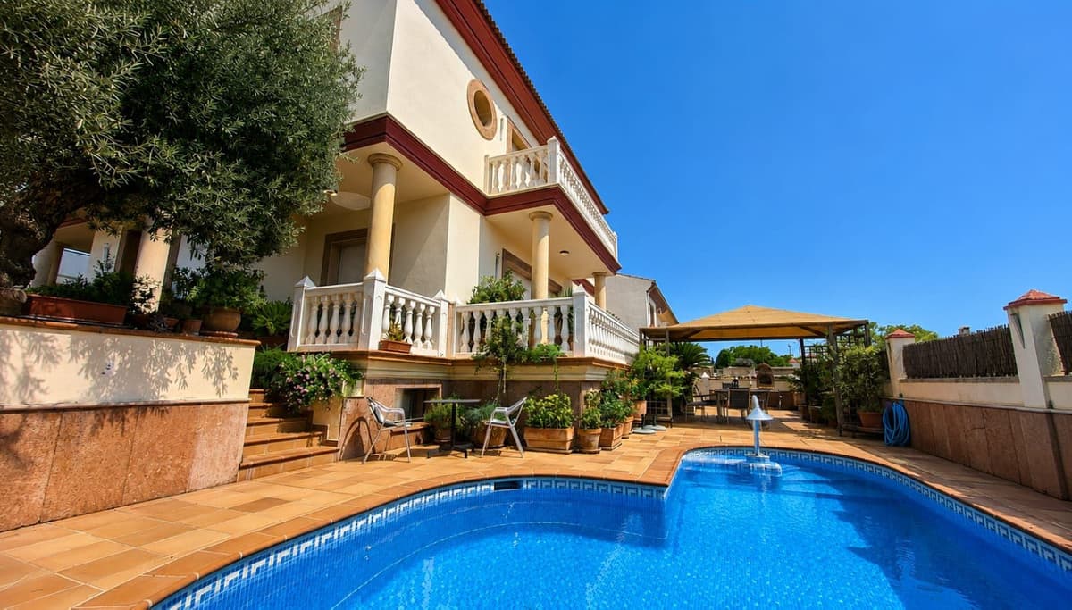 Detached Villa in Ronda — photo 1 of 10