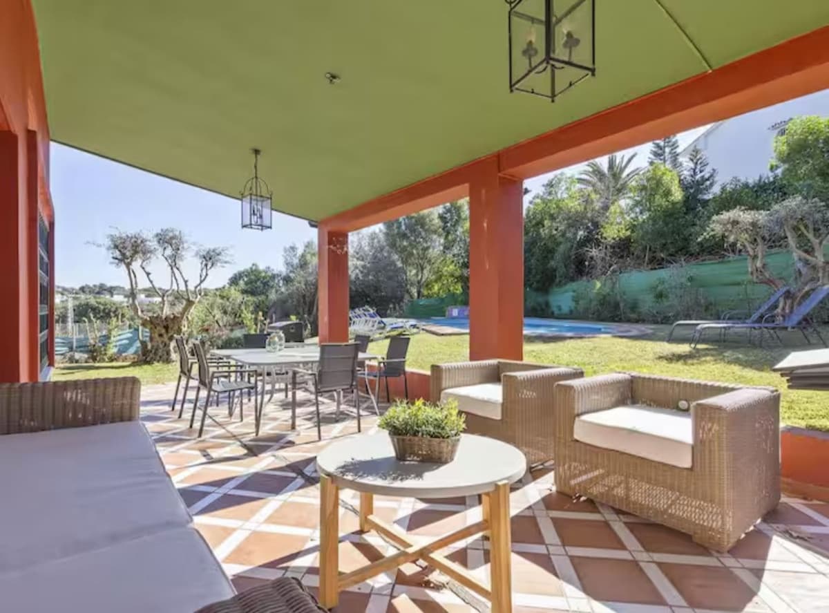 Detached Villa in Elviria — photo 2 of 10