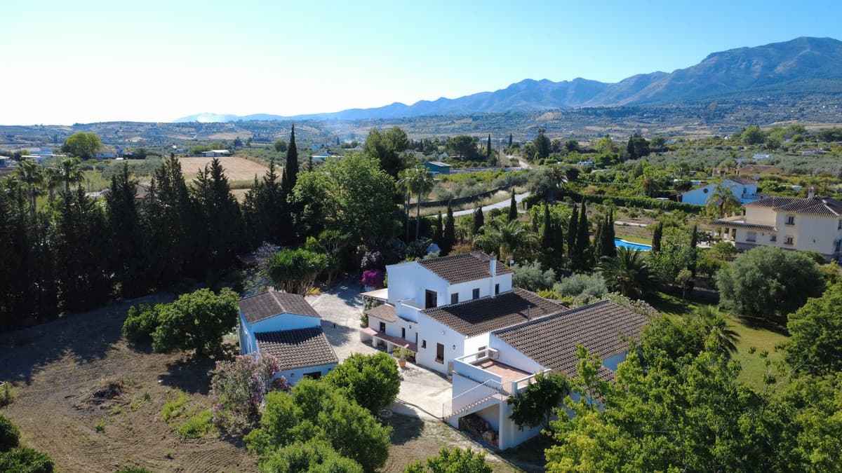 Cortijo in Alhaurín el Grande — photo 1 of 10