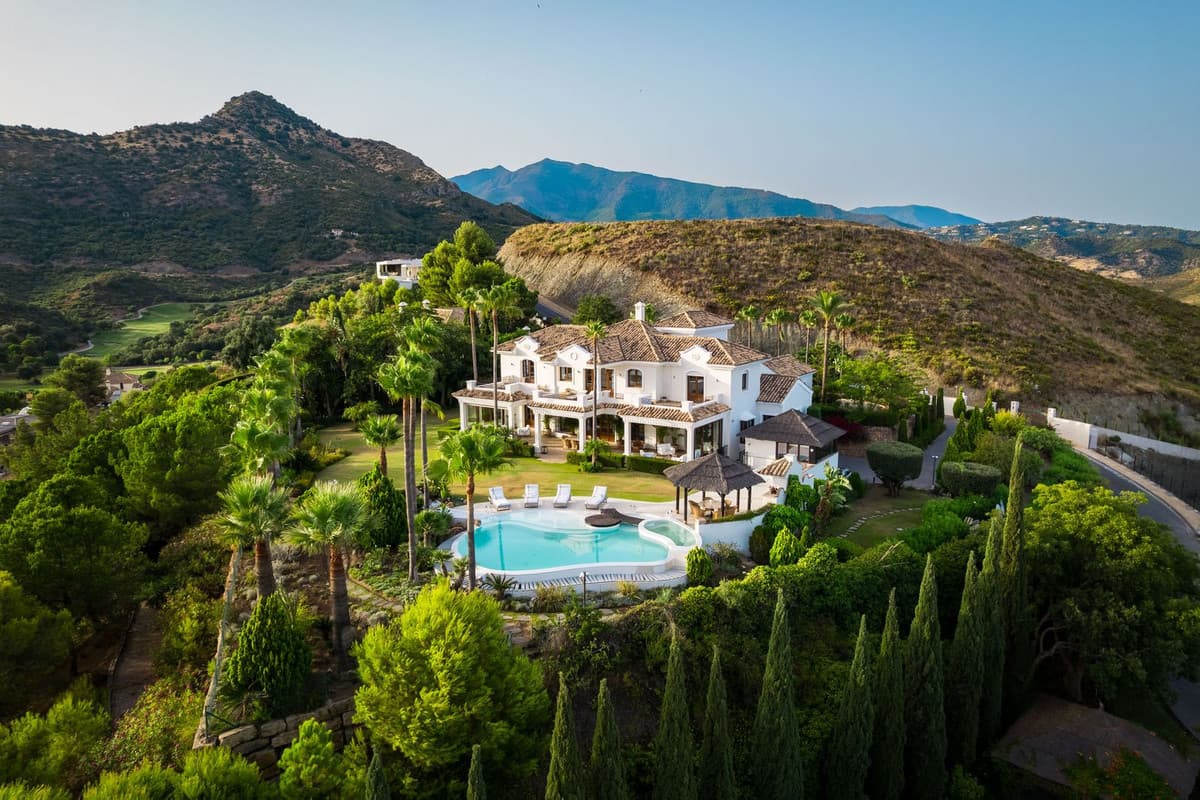 Detached Villa in Benahavís — photo 1 of 10